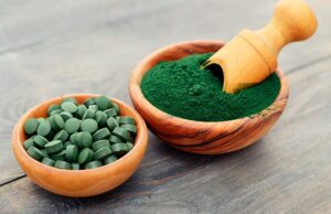 cápsulas y polvo de espirulina, beneficios, superalimentos